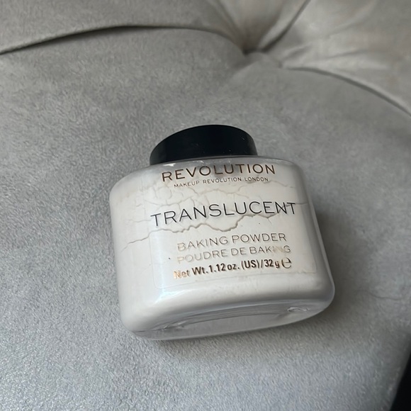 Makeup Revolution Other - Revolution Translucent baking powder